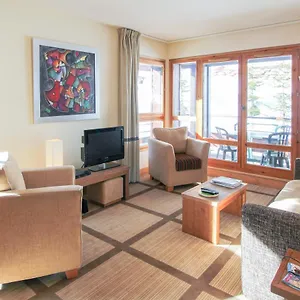 Spacious Family 2-bed, 2-bath With Parking, Private Piste Apartment